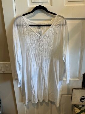 Abrazo pullover top or blouse with embroidery!  Brand new with tags! Size X-Larg